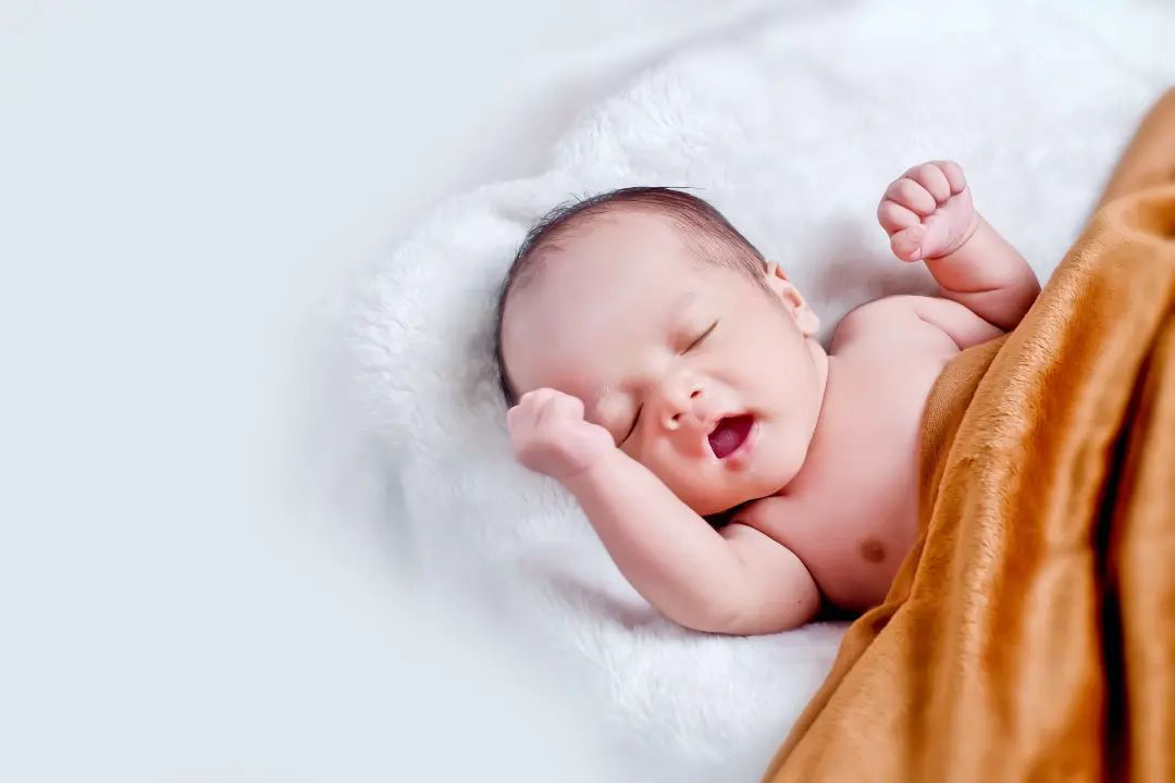 福馨孕产期小贴士：婴儿什么时候使用枕头最合适？