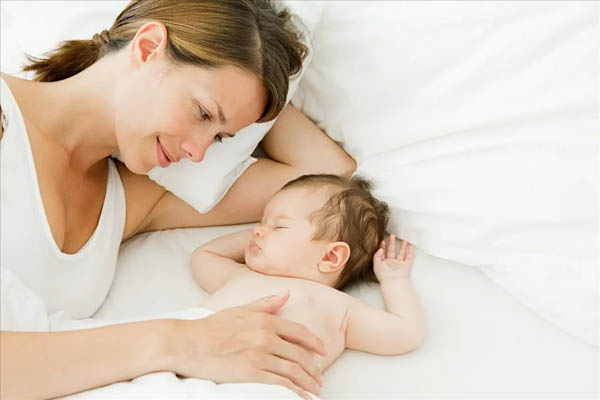福馨孕产期小贴士：清远宝妈产后恢复关键期，宝妈的睡姿很重要！