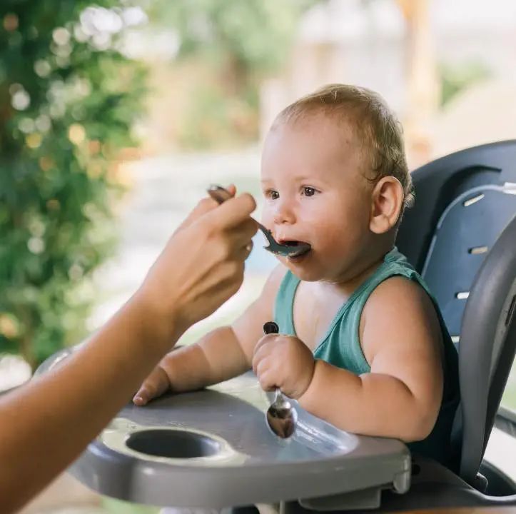 福馨孕产期小贴士：什么时候该给宝宝添加辅食？这些宝妈要知道